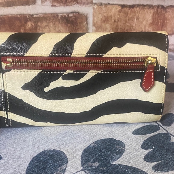 Dooney & Bourke Black & Cream Zebra Print Shoulder Bag with wallet & coin pouch - Picture 5 of 11